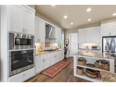 2960 NW Stacie Court Roseburg OR 97471