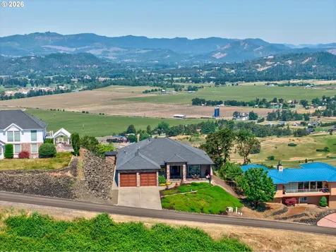 2960 NW Stacie Court Roseburg OR 97471