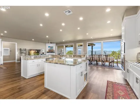 2960 NW Stacie Court Roseburg OR 97471