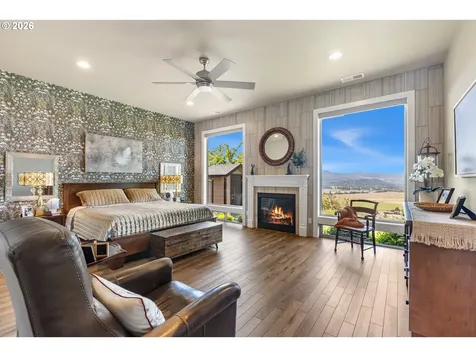 2960 NW Stacie Court Roseburg OR 97471