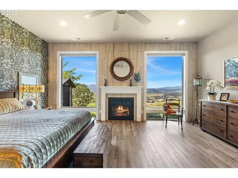 2960 NW Stacie Court Roseburg OR 97471