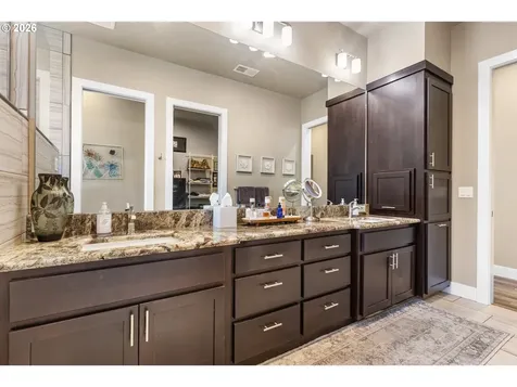 2960 NW Stacie Court Roseburg OR 97471