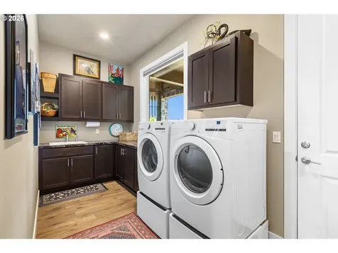 2960 NW Stacie Court Roseburg OR 97471