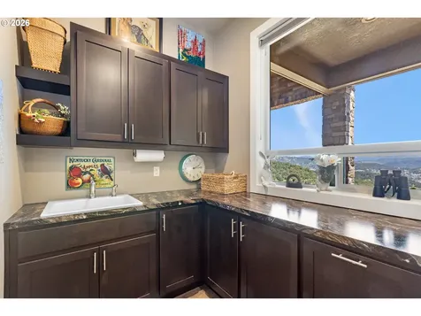 2960 NW Stacie Court Roseburg OR 97471