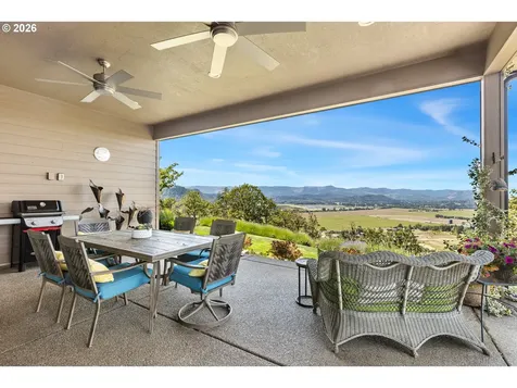 2960 NW Stacie Court Roseburg OR 97471