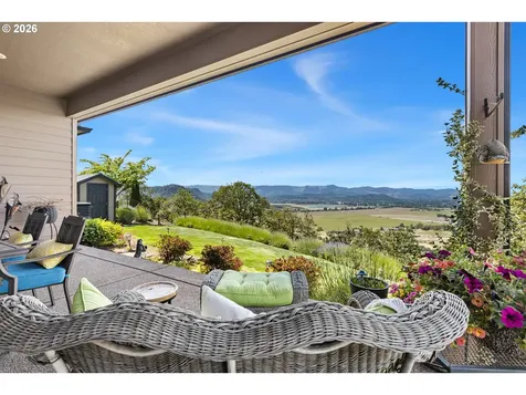 2960 NW Stacie Court Roseburg OR 97471