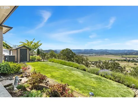 2960 NW Stacie Court Roseburg OR 97471