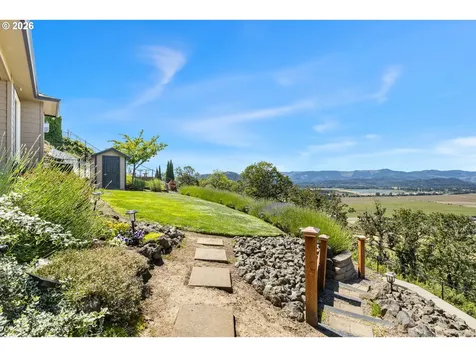 2960 NW Stacie Court Roseburg OR 97471