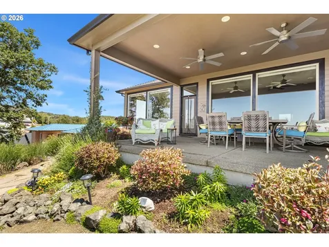 2960 NW Stacie Court Roseburg OR 97471