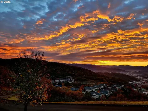 2960 NW Stacie Court Roseburg OR 97471