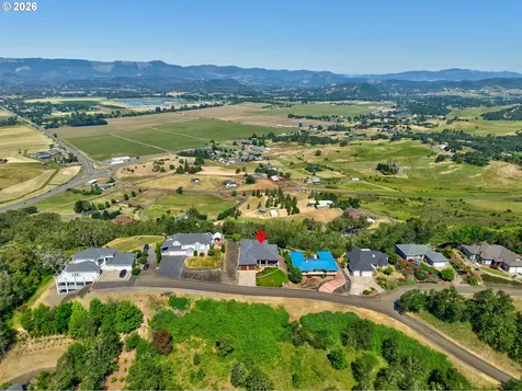 2960 NW Stacie Court Roseburg OR 97471