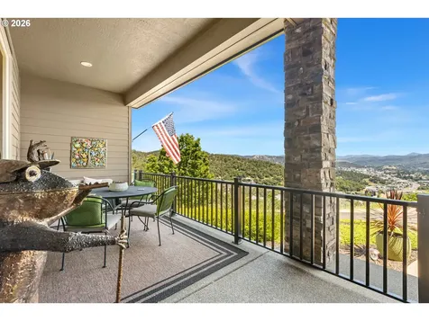2960 NW Stacie Court Roseburg OR 97471