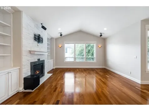 1292 E Lucas Street La Center WA 98629