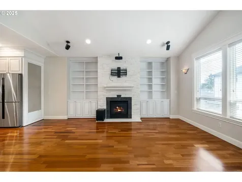 1292 E Lucas Street La Center WA 98629