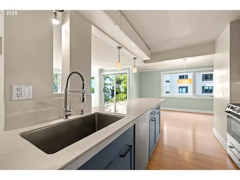 2211 SW Park Place Portland OR 97205