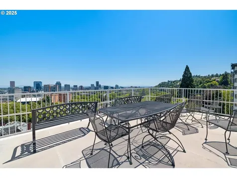 2211 SW Park Place Portland OR 97205