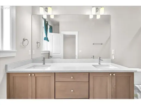 2380 N R Street Washougal WA 98671
