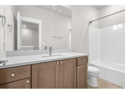 2380 N R Street Washougal WA 98671