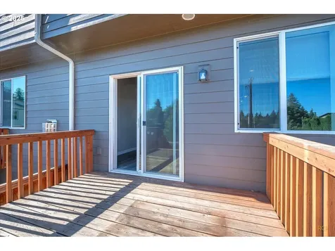 2380 N R Street Washougal WA 98671