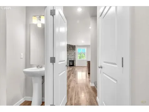 2380 N R Street Washougal WA 98671