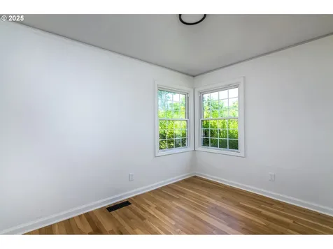 5824 NE 42nd Avenue Portland OR 97218