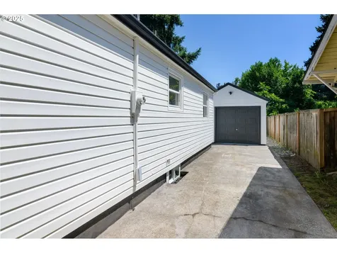 5824 NE 42nd Avenue Portland OR 97218