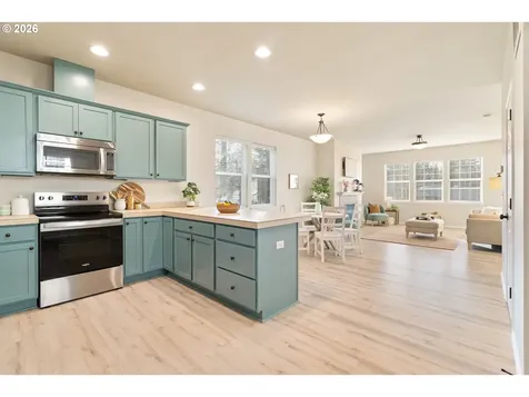 8062 SW 33rd Place Portland OR 97219
