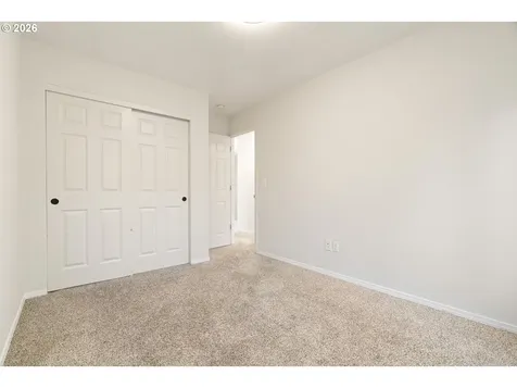 8062 SW 33rd Place Portland OR 97219