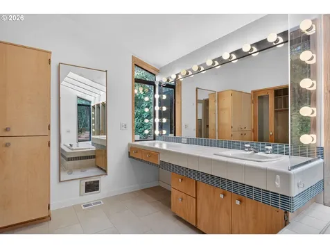 1305 SW Upland Drive Portland OR 97221