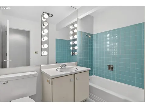 1305 SW Upland Drive Portland OR 97221