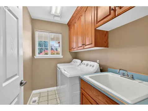 1279 SW Russ Lane Mcminnville OR 97128