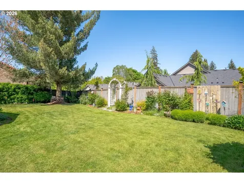 1279 SW Russ Lane Mcminnville OR 97128