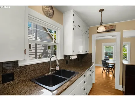 3305 NE Siskiyou Street Portland OR 97212