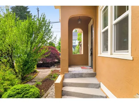 3305 NE Siskiyou Street Portland OR 97212