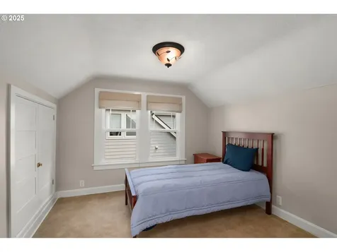 3305 NE Siskiyou Street Portland OR 97212
