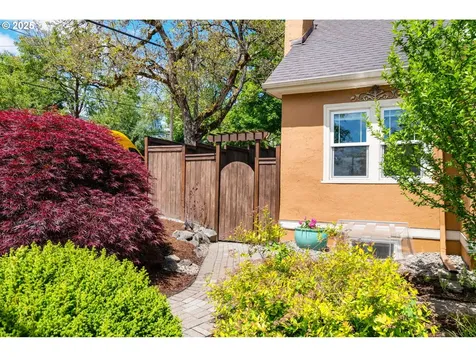 3305 NE Siskiyou Street Portland OR 97212