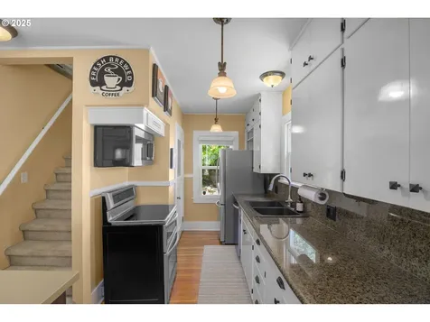 3305 NE Siskiyou Street Portland OR 97212