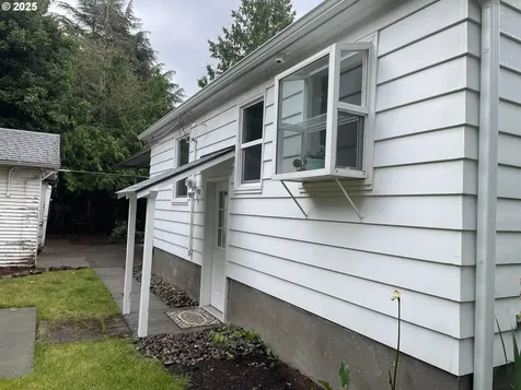 5421 SE Long Street Portland OR 97206
