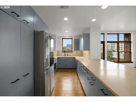 820 NW 12th Avenue Portland OR 97209