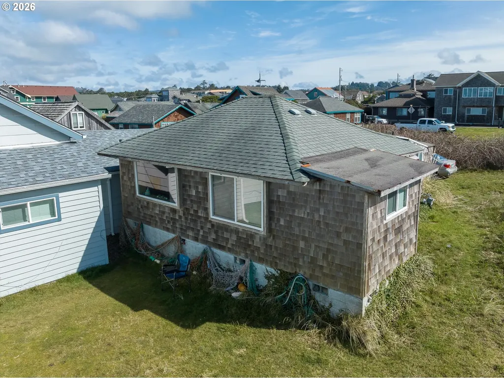 35 NW Dolphin Street Newport OR 97365