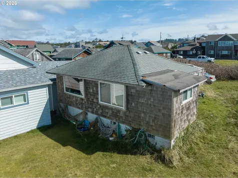 35 NW Dolphin Street Newport OR 97365