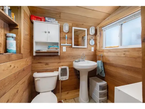 35 NW Dolphin Street Newport OR 97365