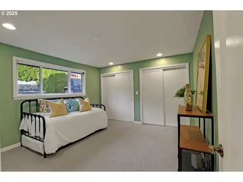 471 SE 72nd Avenue Portland OR 97215