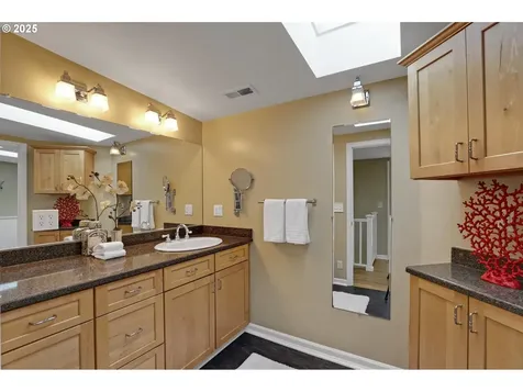 471 SE 72nd Avenue Portland OR 97215