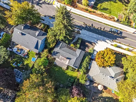 9032 SW Capitol Highway Portland OR 97219