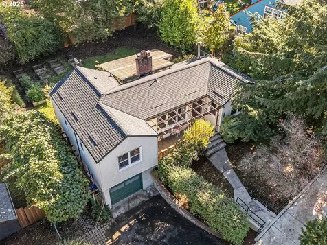 9032 SW Capitol Highway Portland OR 97219