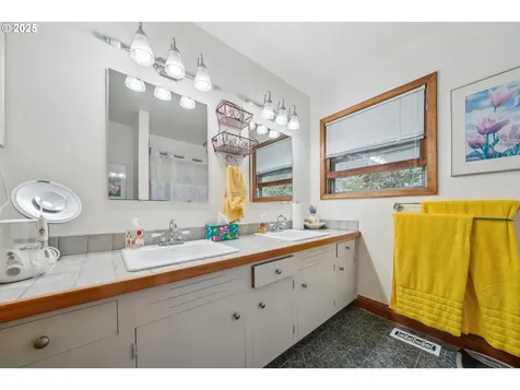 17020 Tracy Avenue Lake Oswego OR 97035