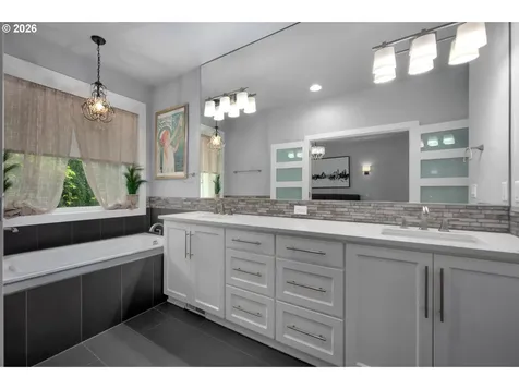 570 NW 11th Avenue Canby OR 97013