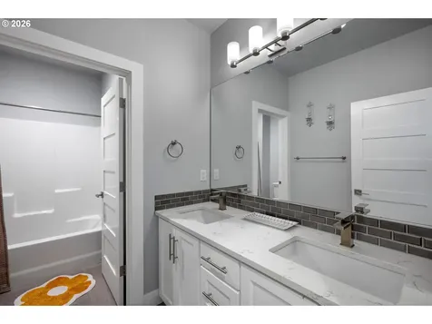 570 NW 11th Avenue Canby OR 97013