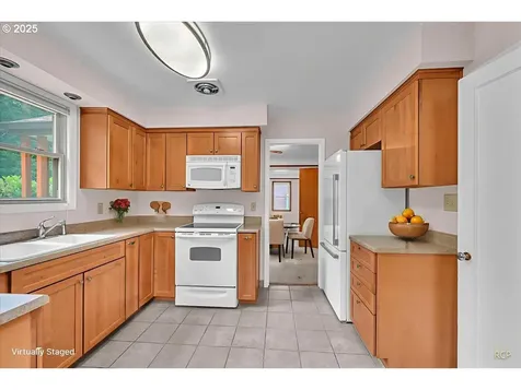 9907 SW 55th Avenue Portland OR 97219
